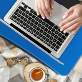 stojak-pod-laptopa-niebieski-e154-marka-relaxdays