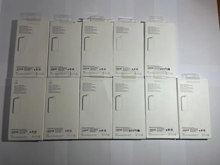 plecki-apple-do-iphone-13-blekitna-ton-funkcje-ladowanie-indukcyjne-pochlanianie-wstrzasow