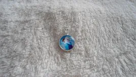 zawieszka-medalik-medalion-elsa-i-anna-kaina-lodu-frozen
