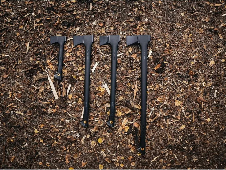 siekiera-rozlupujaca-fiskars-solid-duza-65cm-l-waga-narzedzia-1-6-kg