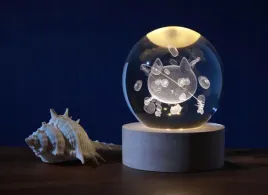 prezent-szklana-kula-6cm-lampka-na-biurko-z-kotkiem-podswietlenie-led