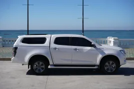 zabudowa-isuzu-d-max-premium-hardtop-na-pake-szyby-2020