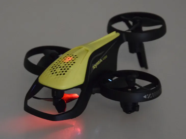 zabawkowy-kolorowy-sterowany-dron-material-plastik