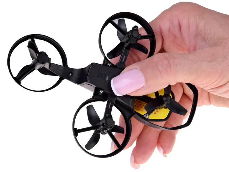 zabawkowy-kolorowy-sterowany-dron-marka-leantoys-minimalny-wiek-dziecka-4