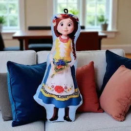 maskotka-dekoracyjna-dziewczynka-w-stroju-kociewskim