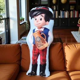 maskotka-dekoracyjna-chlopak-w-stroju-kociewskim