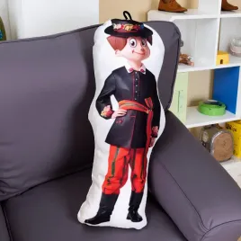 maskotka-dekoracyjna-chlopiec-w-stroju-lowickim