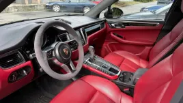 wnetrze-porsche-macan-2017-kompletne-czarno-czerwone