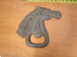 otwieracz-do-butelek-zeliwny-kon-20-1244