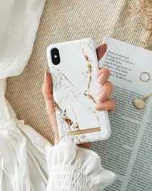 etui-ideal-of-sweden-iphone-xs-max-carrara-gold