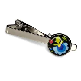 spinka-do-krawata-kaszubska-roza-na-czarnym-tle