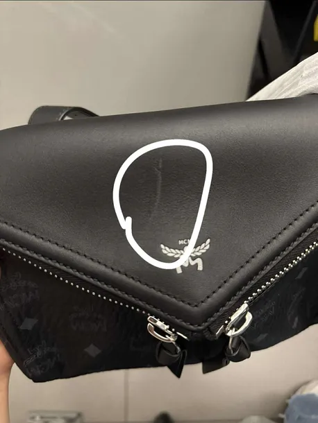 torebka-mcm-diamant-defekt-kolor-okuc-inny