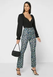 missguided-spodnie-flare-w-kwiaty-wxr9348049
