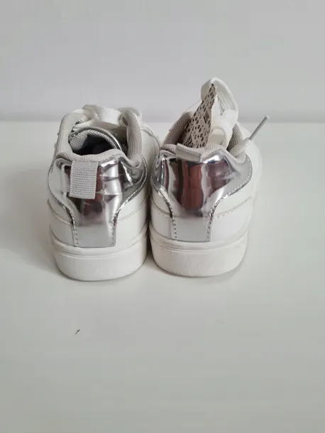 adidasy-biale-fabric-marka-bez-marki