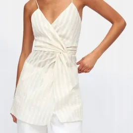 zara-kopertowy-top-z-dekoltem-v