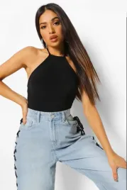 boohoo-elastyczne-body-wiazane-na-szyje-pzz02561