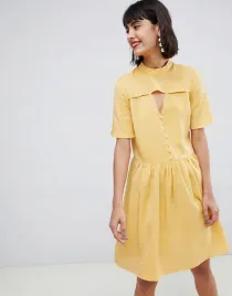 asos-pieces-zolta-sukienka-z-wycieciem