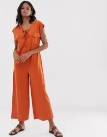 asos-kombinezon-bawelniany-z-sznurowanym-dekoltem