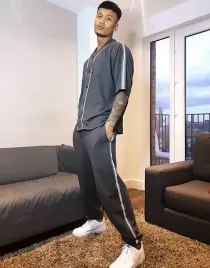 asos-joggery-oversize-z-lampasami