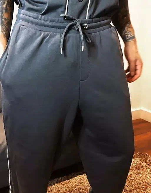 asos-joggery-oversize-z-lampasami