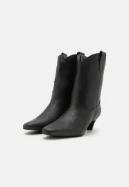 zign-czarne-wsuwane-skorzane-botki-kowbojki-na-obcasie-36-10242