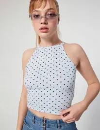 jennyfer-blekitny-bawelniany-top-w-czarne-groszki-ramiaczka-s-45jivo