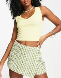 asos-zielono-biale-spodnico-spodenki-w-kratke-z-haftem-40-100221