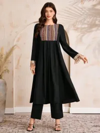 shein-czarna-dluga-tunika-z-geometrycznym-wzorem-cekiny-fredzle-s-46029