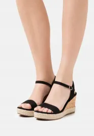anna-field-czarne-zamszowe-sandaly-espadryle-na-koturnie-41-7342