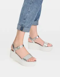 stradivarius-srebrne-sandaly-na-platformie-6836041