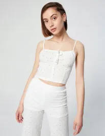 jennyfer-haftowany-crop-top-na-ramiaczkach-r-xxs