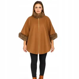 karmelowe-ponczo-z-futrzanymi-akcentami-poncho-na-wiosne-narzuta-one-size
