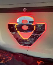 lustro-led-v8-podswietlane-50x50-akrylowe-dystanse-3m-kabel-czerwone