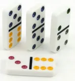 domino-klasyczne-gra-adamigo-bohater-inny