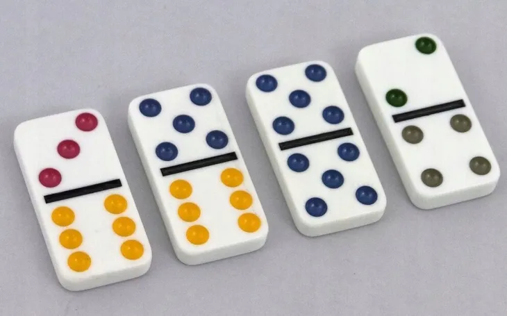 domino-klasyczne-gra-adamigo-maksymalna-liczba-graczy-2