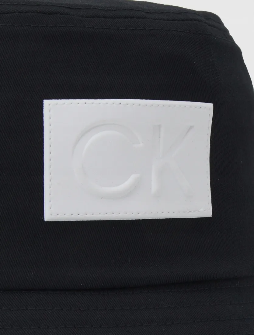 calvin-klein-bucket-hat-kapelusz