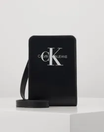 torba-na-ramie-calvin-klein-saszetka