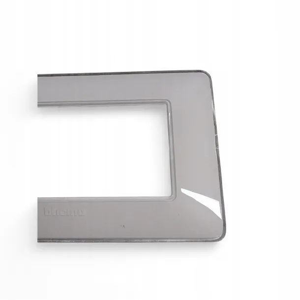 bticino-ramka-oslonowa-stan-powystawowy