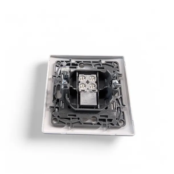 gniazdo-telefoniczne-scienne-legrand-biale-stan-powystawowy