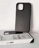 etui-tech21-evoslim-iphone-12-czarne-kolor-czarny