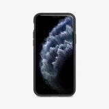 etui-tech21-studiocolour-iphone-11-pro-czarne-funkcje-pochlanianie-wstrzasow