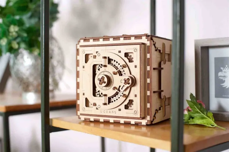 puzzle-3d-skarbonka-sejf-ugears-material-drewno