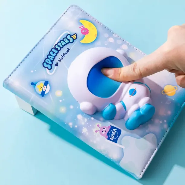 -space-stars-notes-z-miekkim-squishy-astronauta-stan-nowy