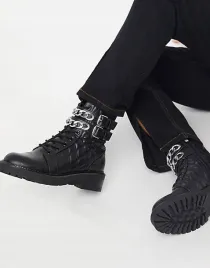 stradivarius-czarne-pikowane-botki-glany-biker-z-lancuszkiem-40-70040