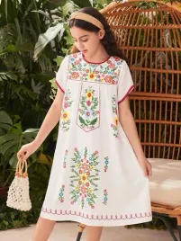 shein-biala-trapezowa-sukienka-z-kolorowym-kwiatowym-wzorem-12y-84574