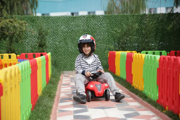 jezdzik-king-car-czerwony-marka-jakks-pacific