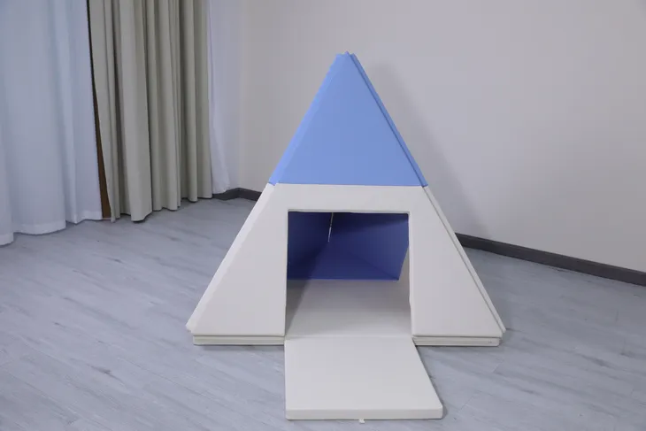 namiot-tipi-3w1-bialo-blekitny-marka-malpiszon-stan-nowy