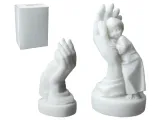 chlopczyk-na-dloni-alabaster-grecki