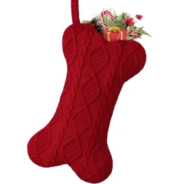 swiateczna-skarpeta-dla-psa-w-ksztalcie-kosci-na-prezenty-sweterkowy-wzor