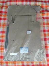 oryginalne-dywaniki-welurowe-mercedes-benz-w210-s210-4matic
